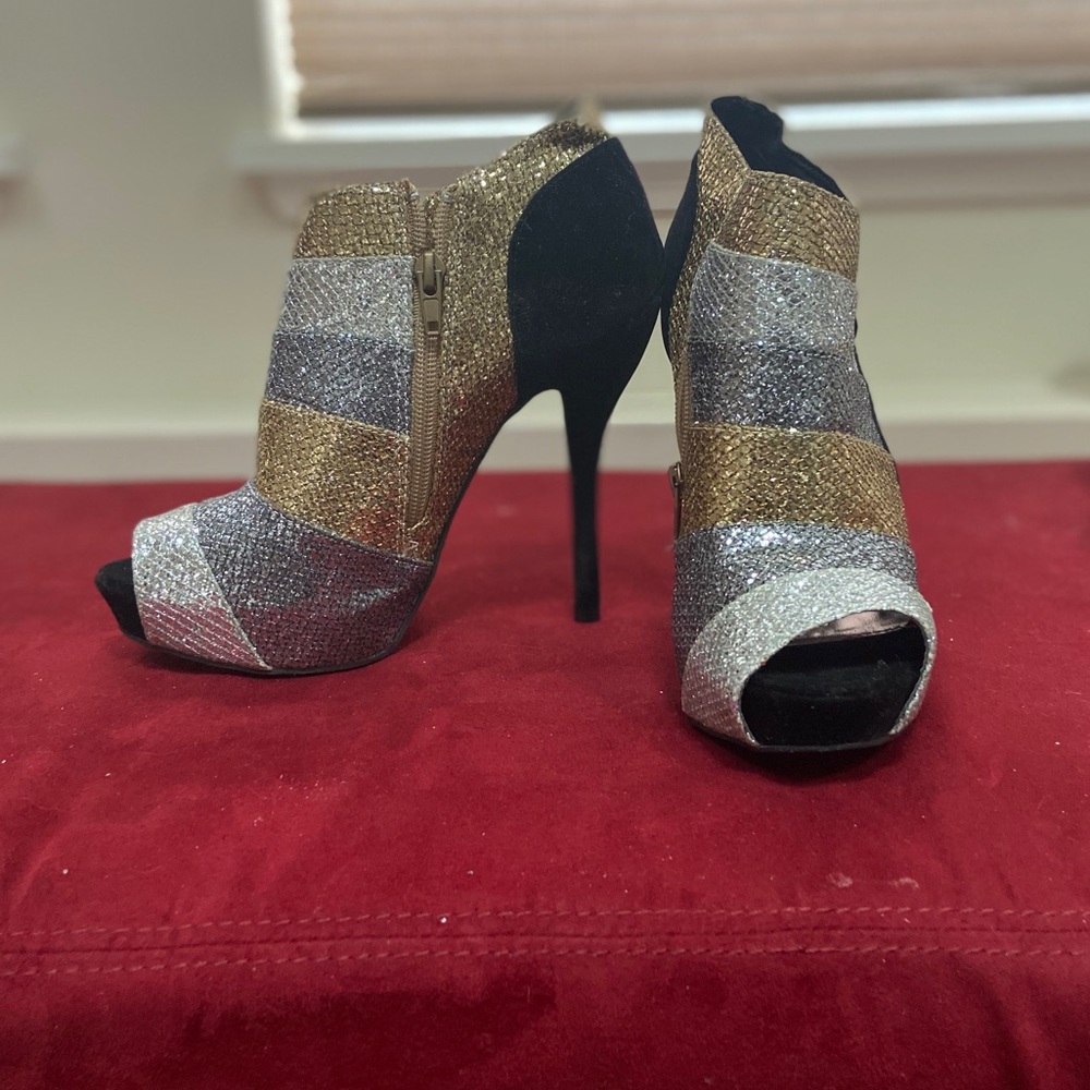 Charlotte Russe Stiletto Ankle Booties. Size 8